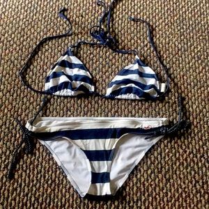 hollister (L top) (S bottom)